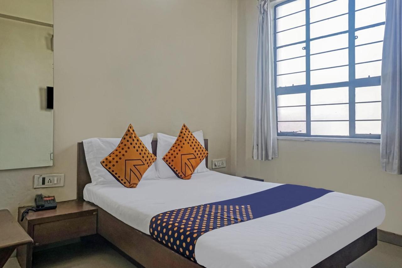 Oyo Flagship 75444 Hotel Kinara Lodging & Boarding Mangvadi Eksteriør billede