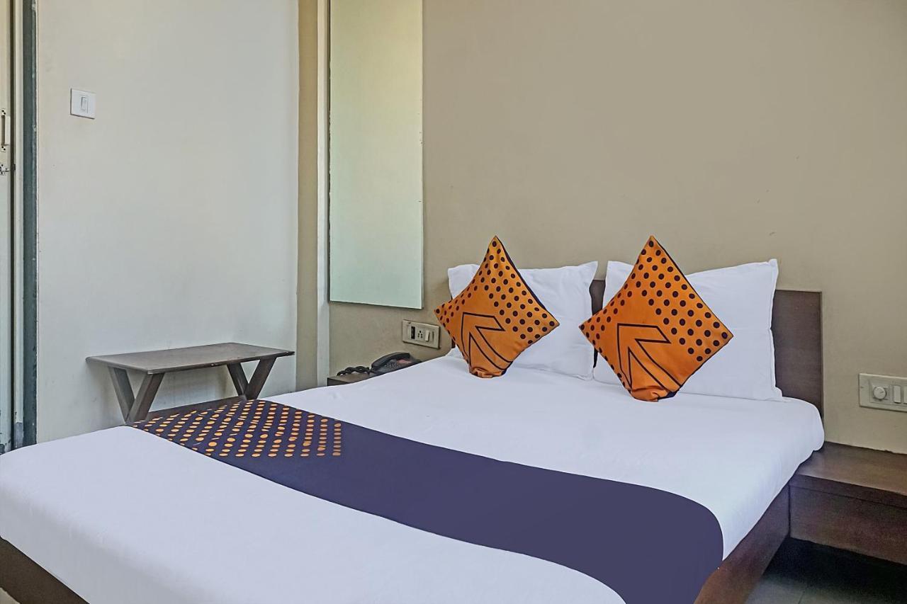 Oyo Flagship 75444 Hotel Kinara Lodging & Boarding Mangvadi Eksteriør billede