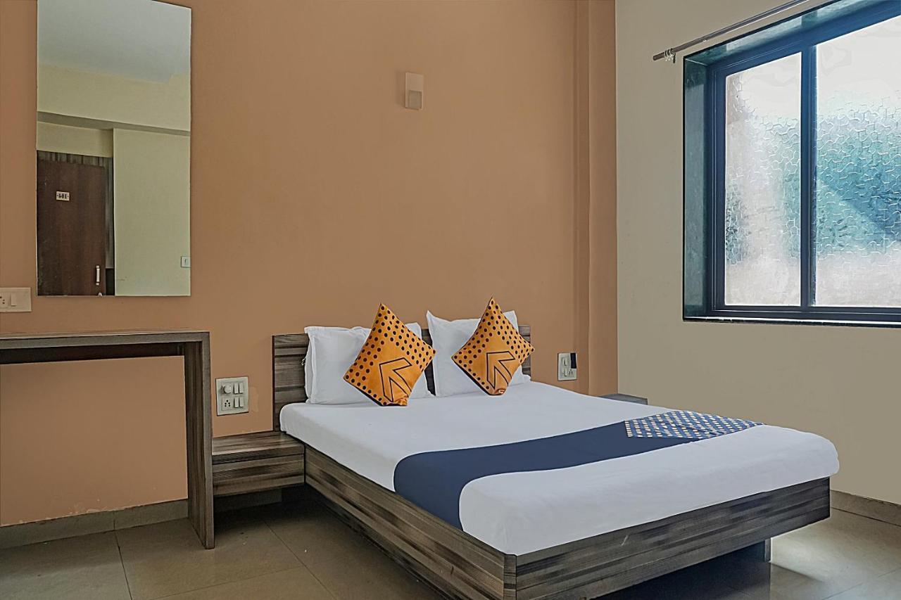 Oyo Flagship 75444 Hotel Kinara Lodging & Boarding Mangvadi Eksteriør billede