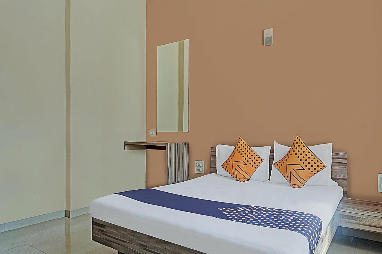 Oyo Flagship 75444 Hotel Kinara Lodging & Boarding Mangvadi Eksteriør billede