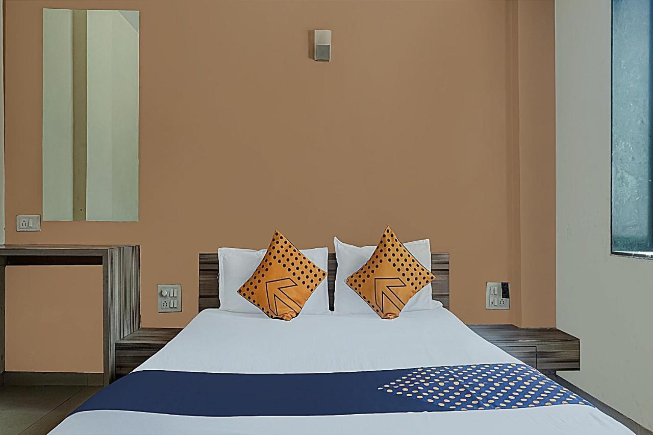 Oyo Flagship 75444 Hotel Kinara Lodging & Boarding Mangvadi Eksteriør billede