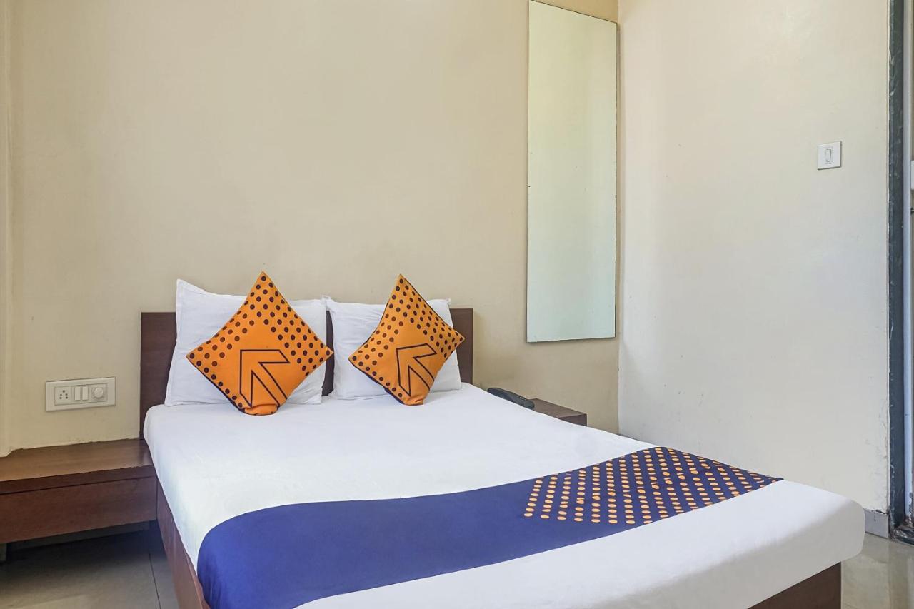Oyo Flagship 75444 Hotel Kinara Lodging & Boarding Mangvadi Eksteriør billede