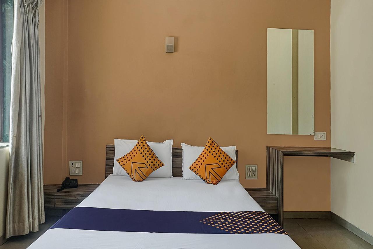 Oyo Flagship 75444 Hotel Kinara Lodging & Boarding Mangvadi Eksteriør billede