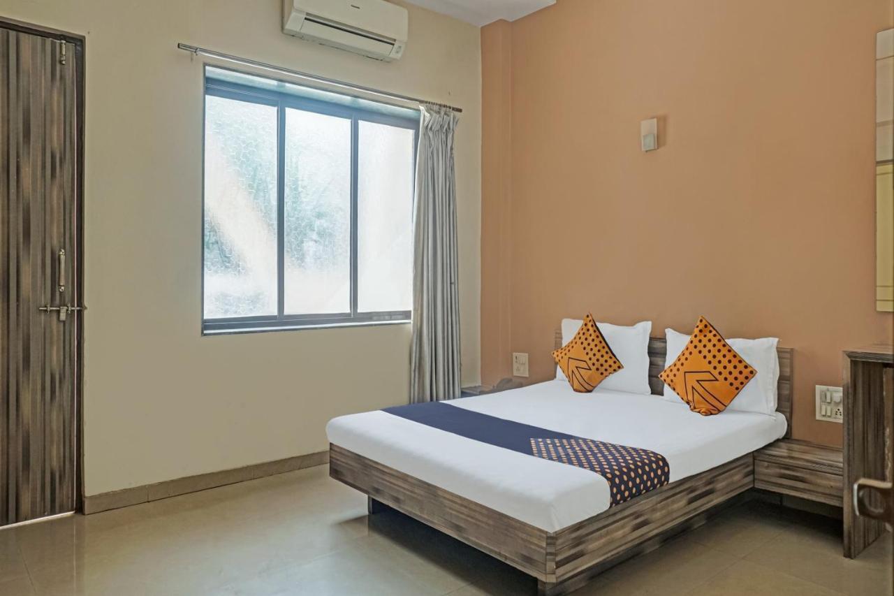 Oyo Flagship 75444 Hotel Kinara Lodging & Boarding Mangvadi Eksteriør billede